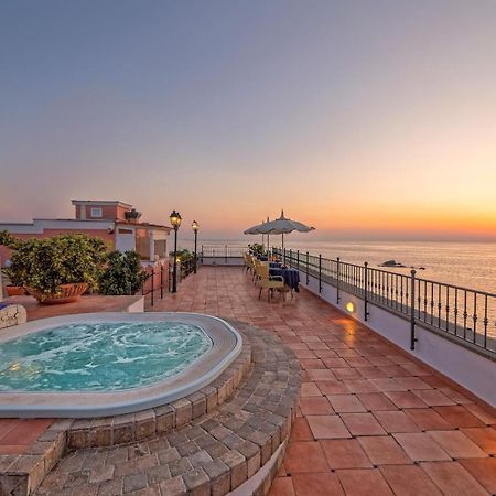 فندق نيتونو Forio di Ischia المظهر الخارجي الصورة